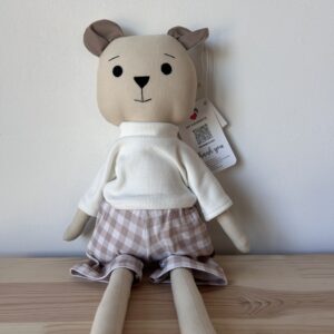 Ręcznie robiona lalka szmacianka miś Maciuś w białym sweterku