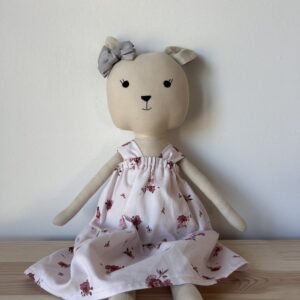 Ręcznie robiona lalka szmacianka miś Marysia w różowej sukience