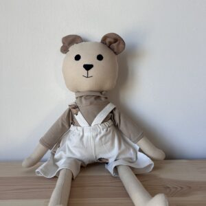 Ręcznie robiona lalka szmacianka miś Kacperek w ogrodniczkach