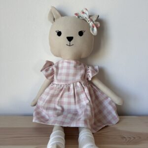 Ręcznie robiona lalka szmacianka miś Amelka w różowej sukience