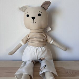 Ręcznie robiona lalka szmacianka miś Olek w beżowej bluzeczce