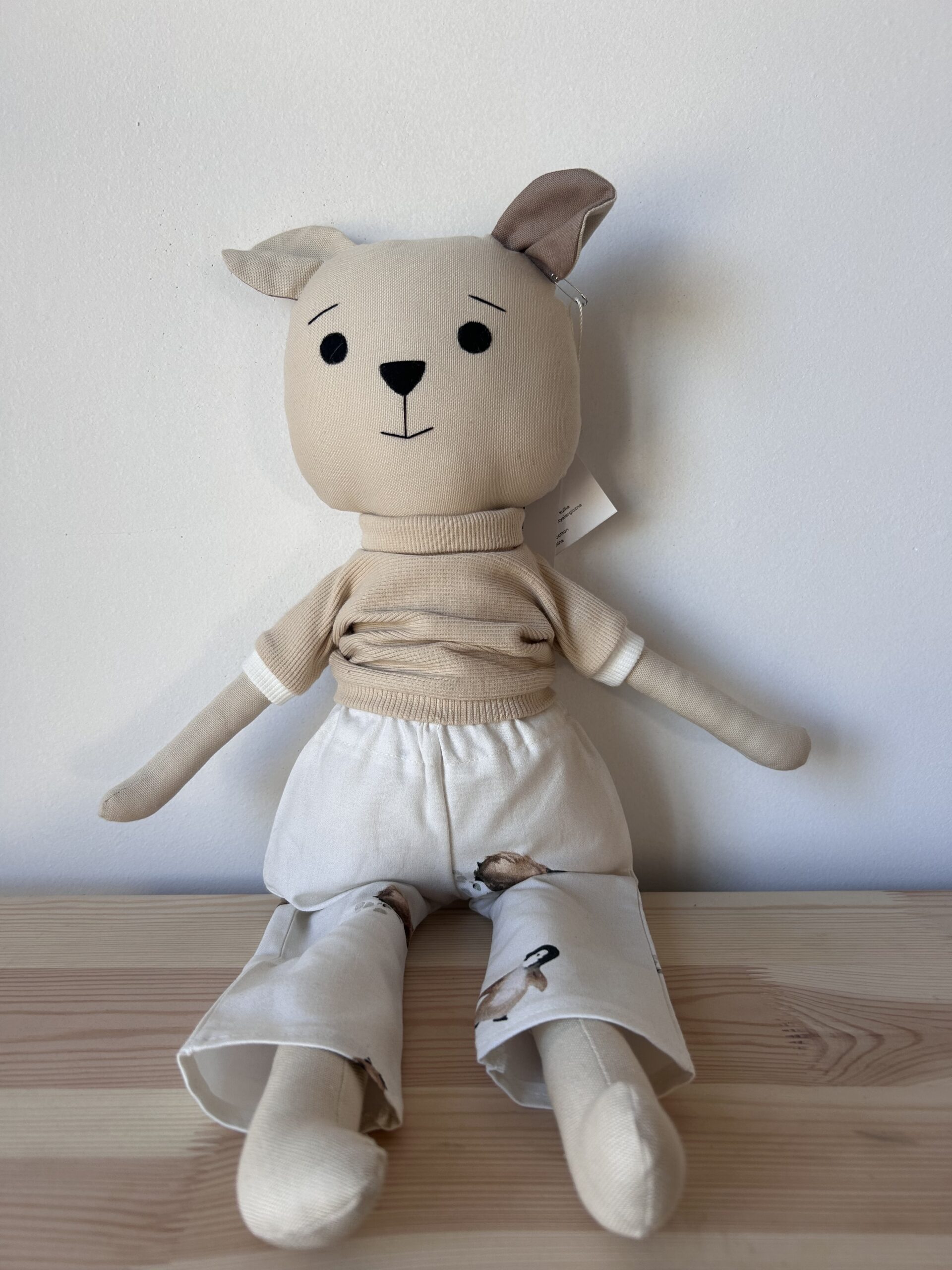 Ręcznie robiona lalka szmacianka miś Olek w beżowej bluzeczce