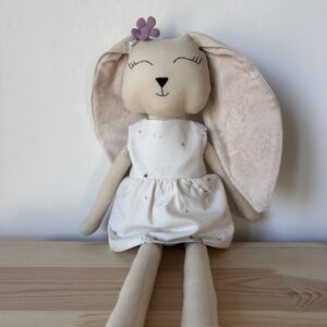 Ręcznie robiona lalka szmacianka królik Emilka w białej sukience