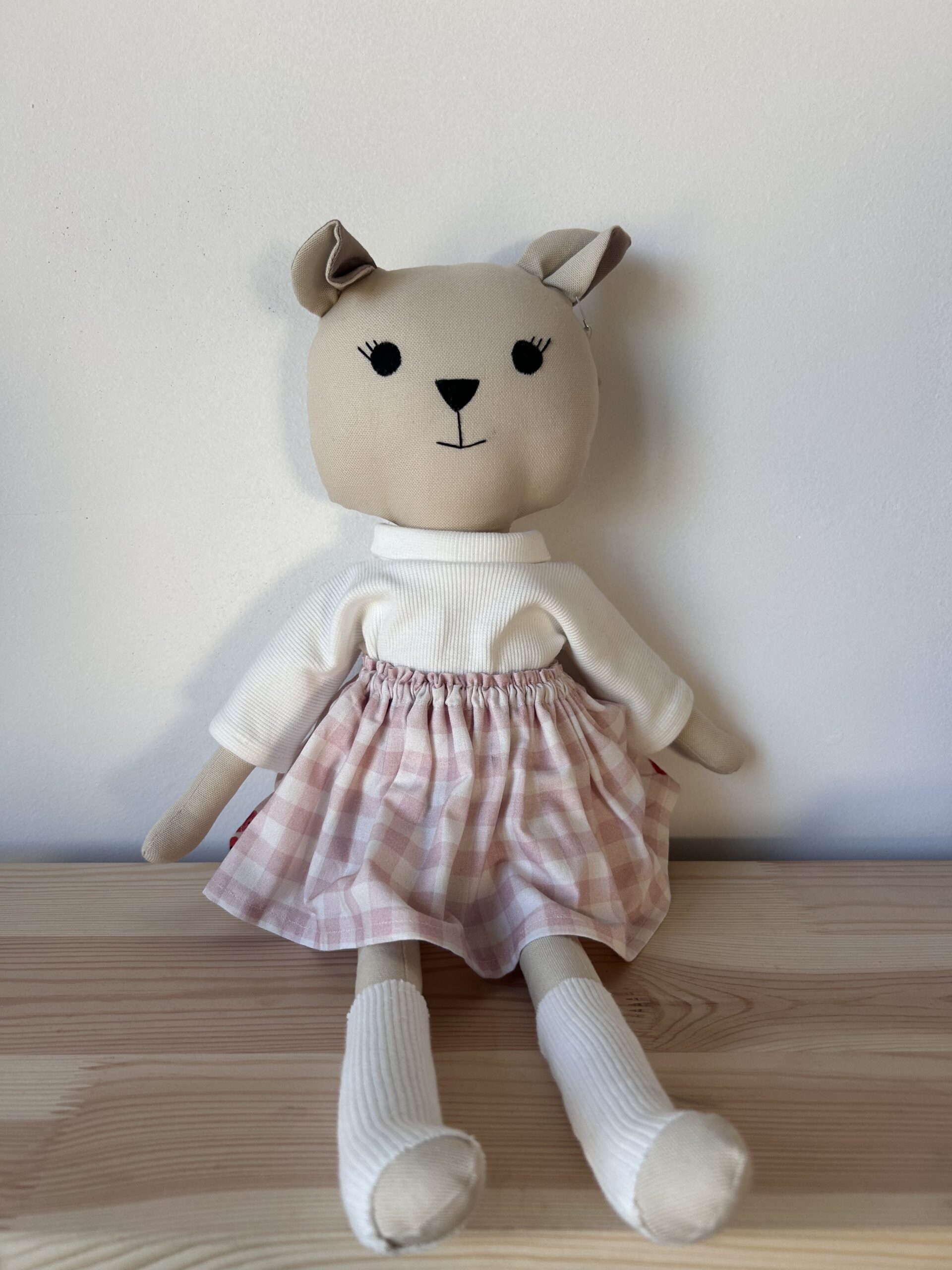 Ręcznie robiona lalka szmacianka miś Zosia w różowej spódniczce